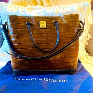 Dooney & Bourke Large Tote Bag